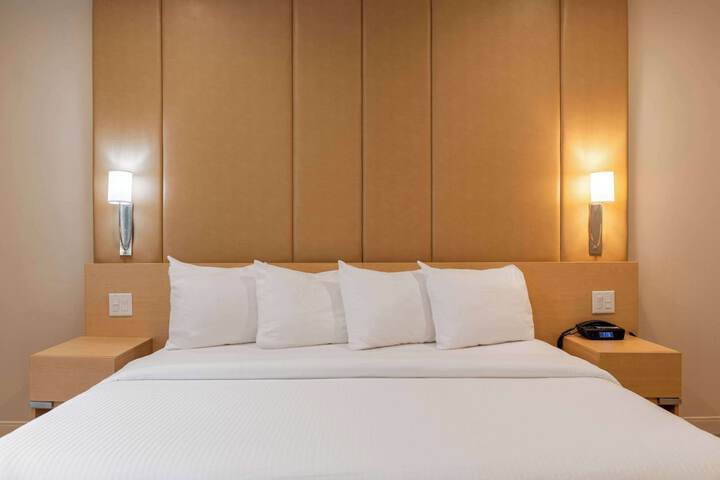 1 King Bed (13 of 20)