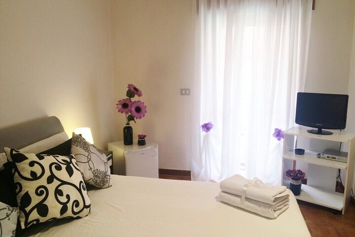 Room 6 of 13