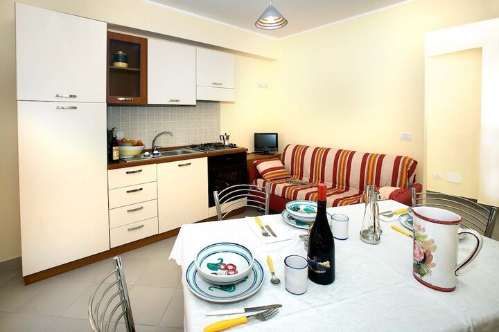 Room 32 of 94