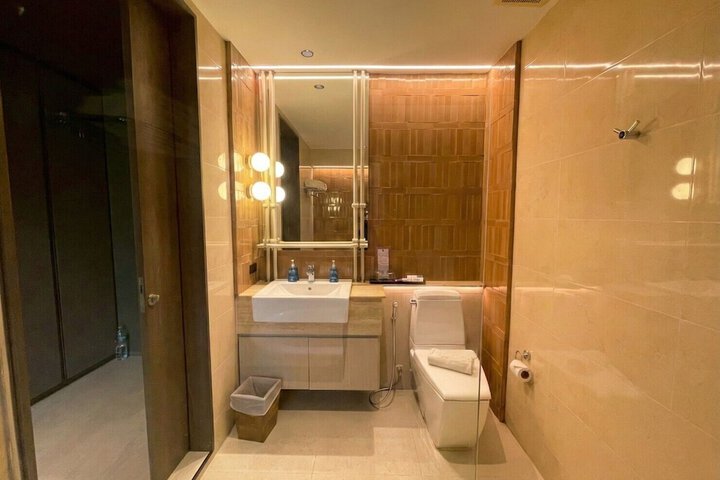 Room 76 of 111