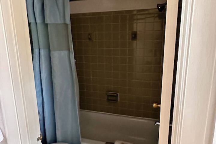 Room 16 of 21