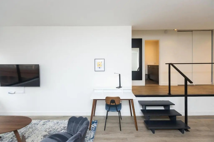 Room 3 of 10