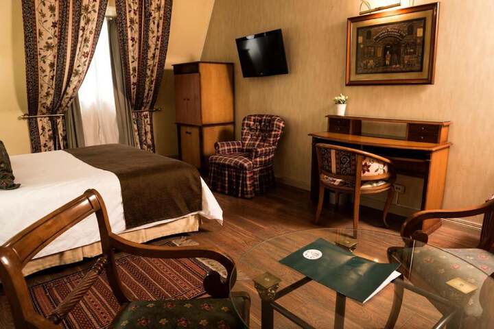 Room 5 of 48