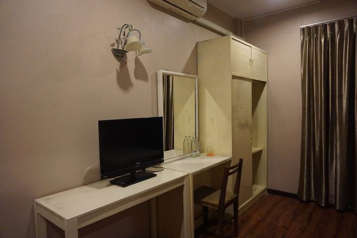 Room 17 of 27