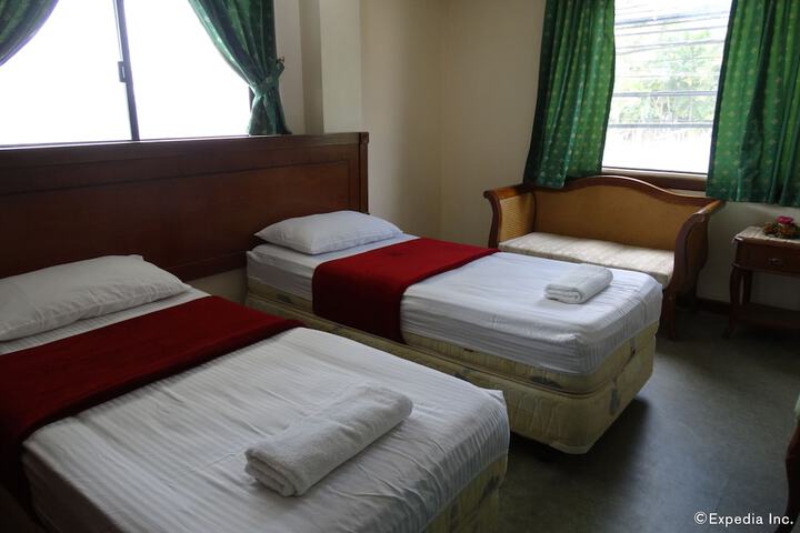 Room 16 of 28