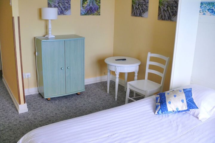 Room 10 of 100