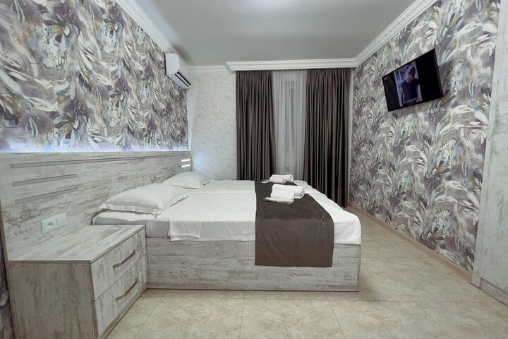 Room 10 of 77