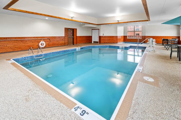 Photo of Hampton Inn Duluth Canal Park Pool