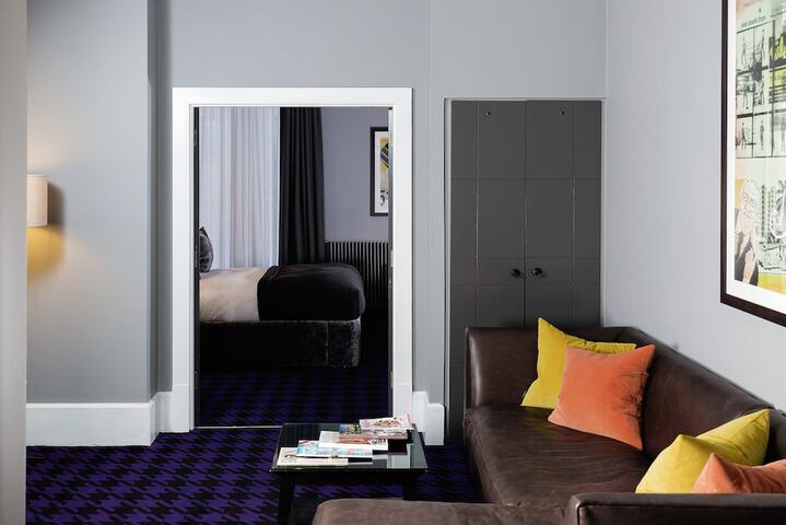 Room 13 of 74