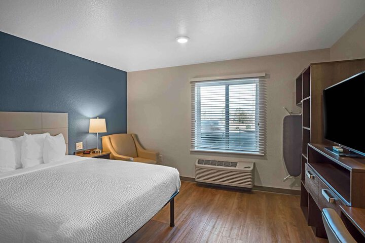 Standard Studio 1 Queen Bed (1 of 9)
