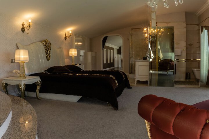Room 18 of 43