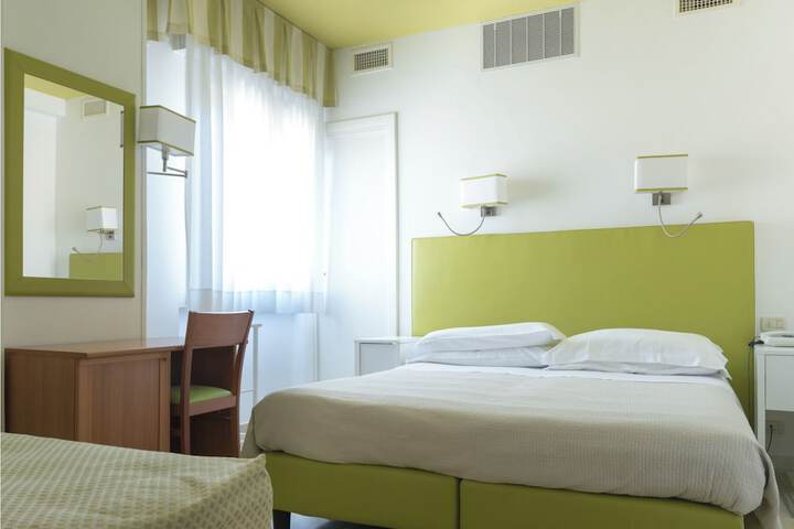 Room 12 of 32
