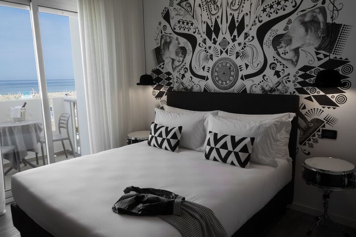 Room 6 of 85