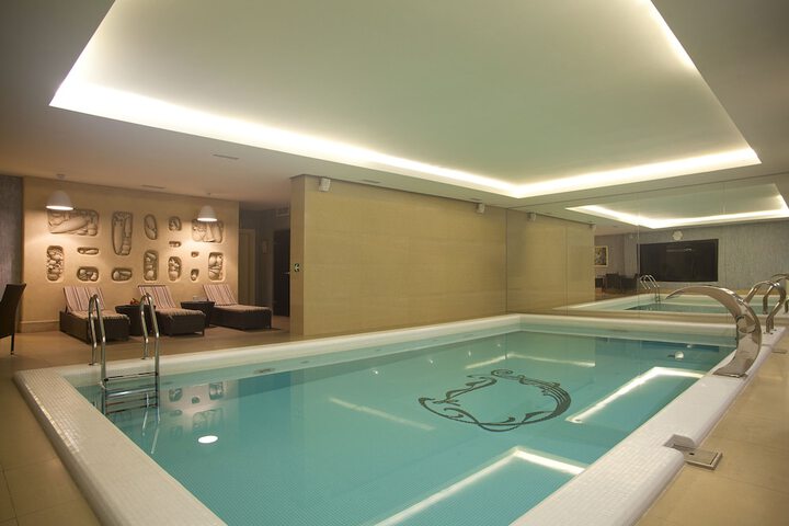 Pool 44 of 70