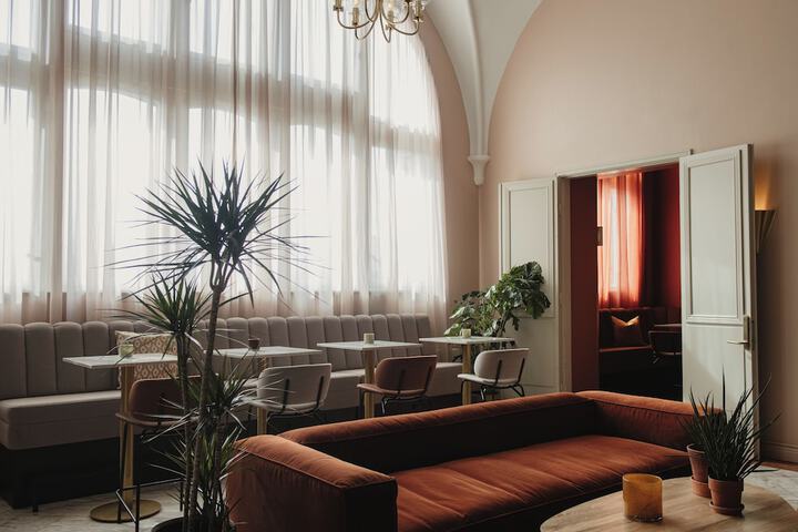 Entrance & Lobby