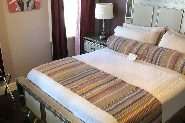 Room 27 of 87
