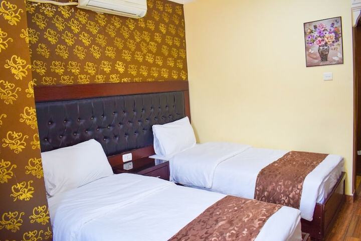 Room 5 of 13