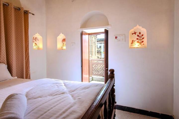 Room 4 of 44
