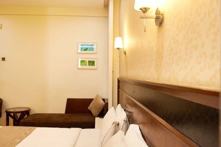 Room 5 of 22