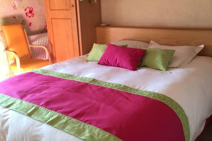 Room 4 of 10