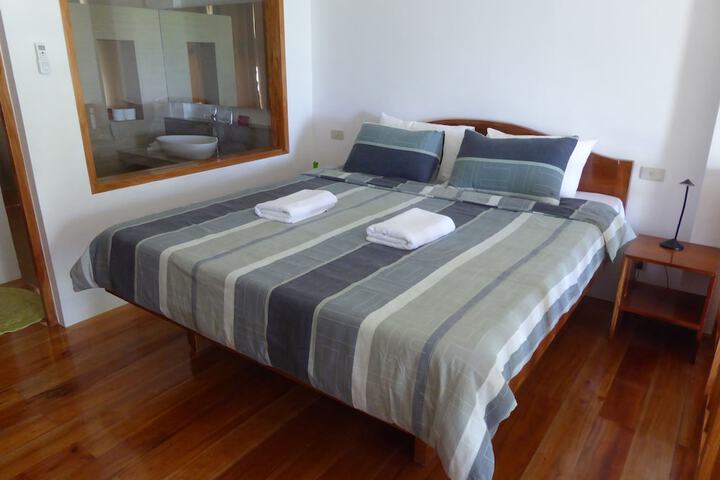 Room 5 of 120