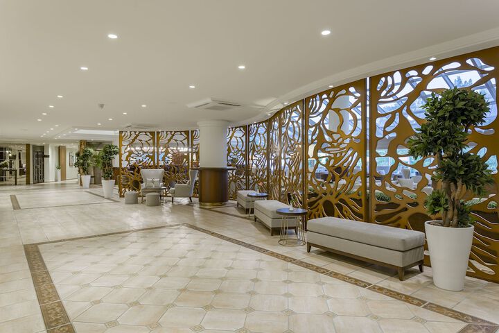 Entrance & Lobby