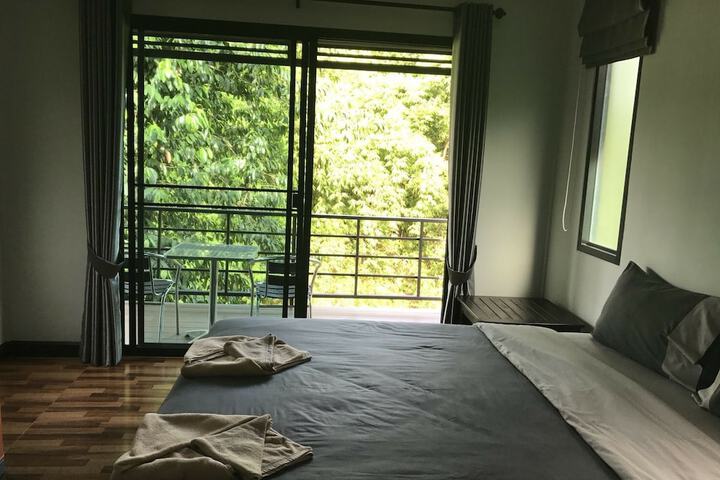 Room 4 of 42