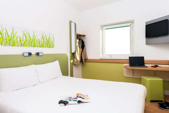 Room 16 of 34