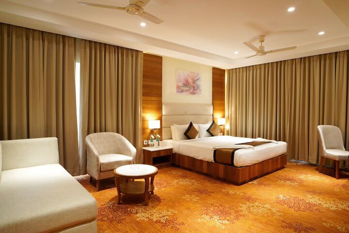 Room 6 of 72