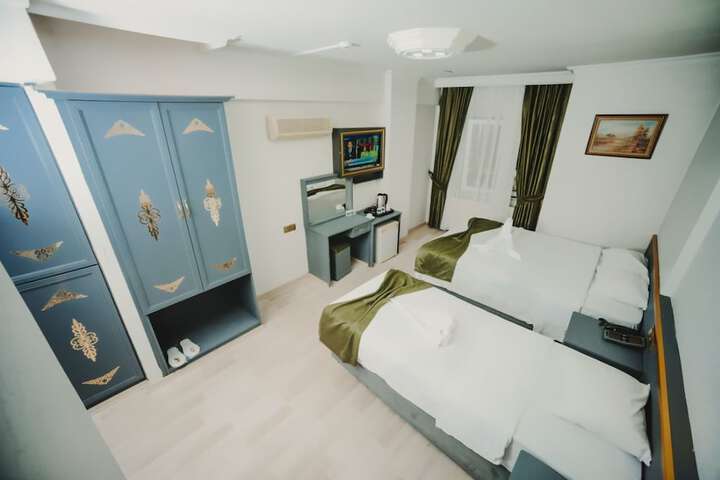 Room 4 of 17