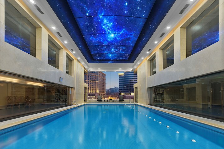 Hotel with Pool