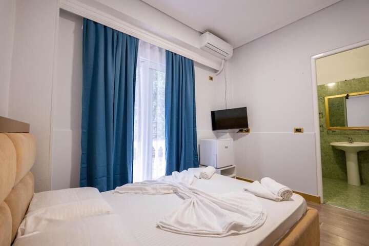 Room 11 of 42