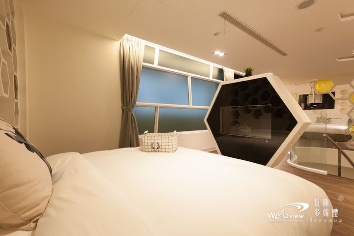 Room 25 of 82