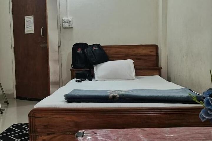 Room 9 of 14