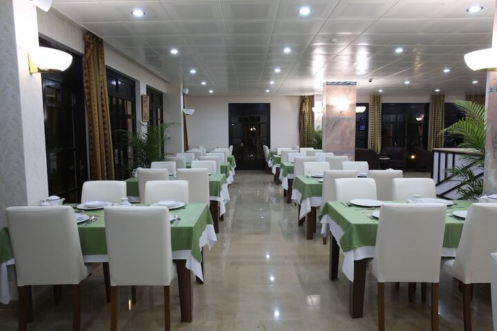 Dining 8 of 10