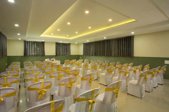 Ballroom/Hall 48 of 63