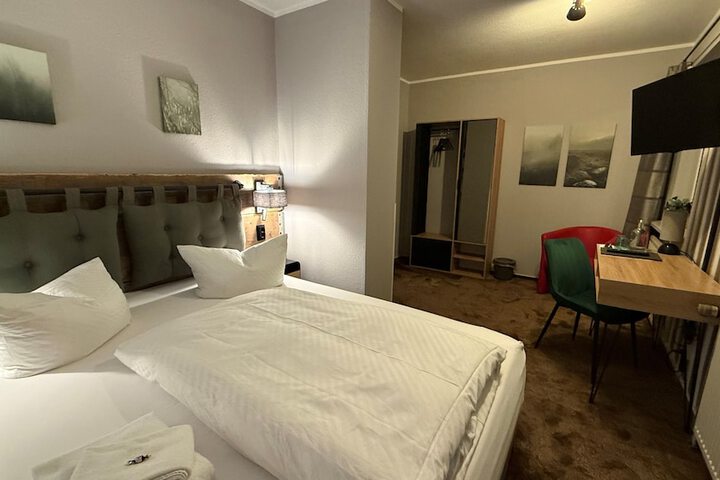 Room 17 of 47