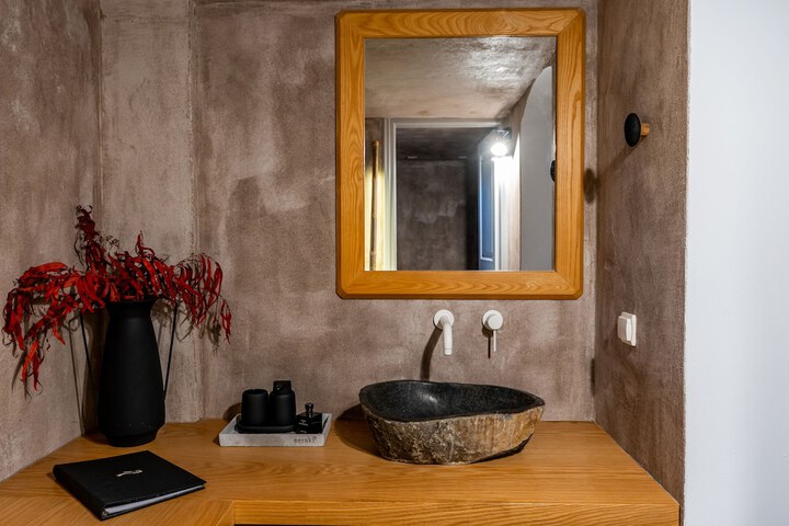 Room 118 of 200