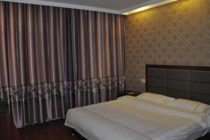 Room 7 of 28