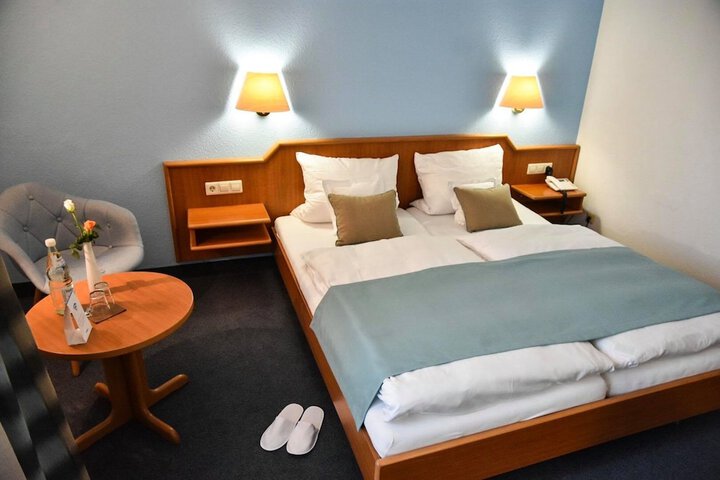 Room 9 of 40