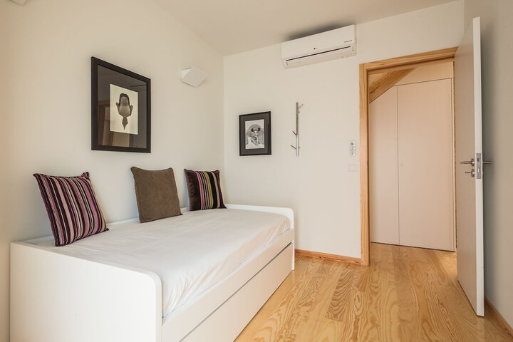 Room 9 of 74