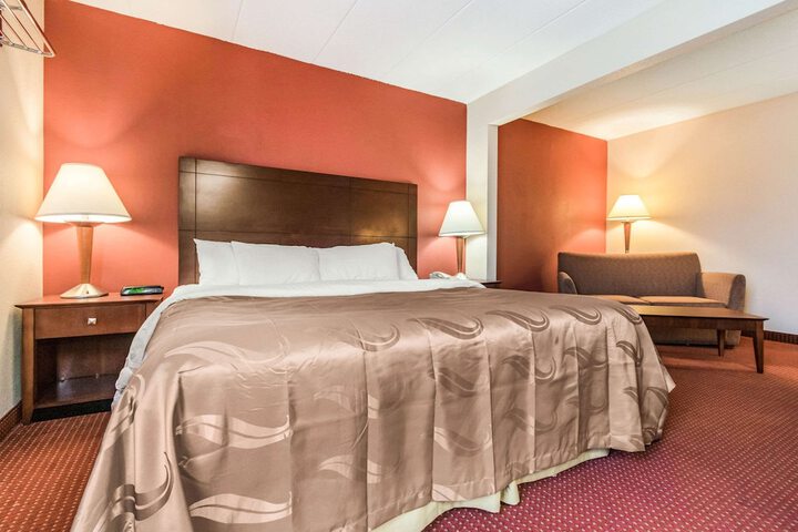 1 King Bed (16 of 17)
