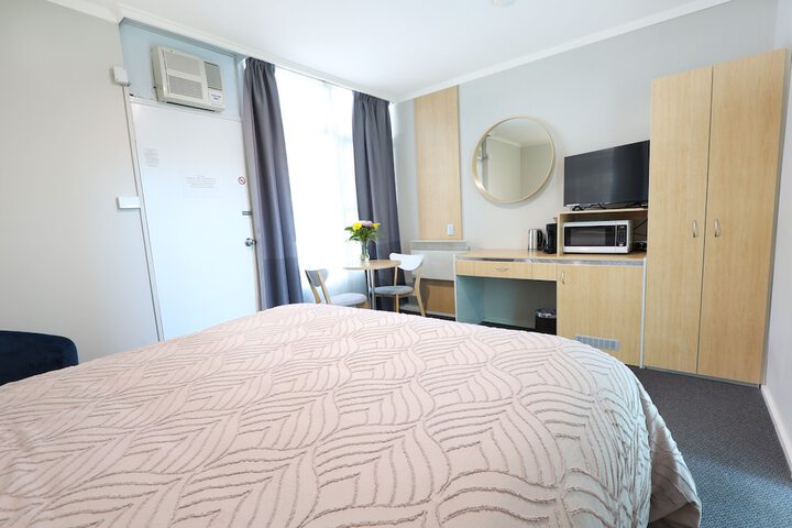 Room 8 of 19
