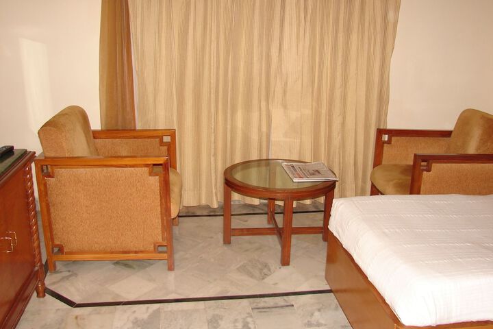 Room 7 of 40