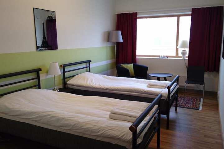 Room 13 of 37