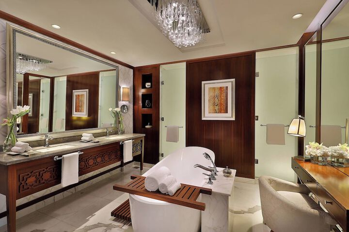 Room 52 of 190