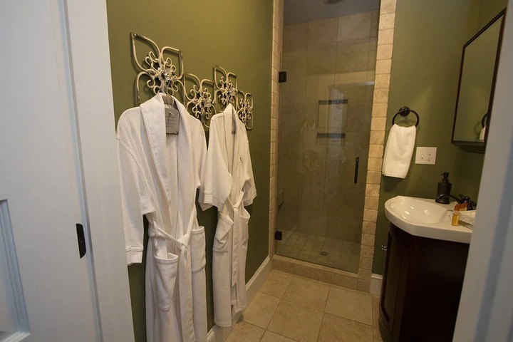 Room 7 of 14