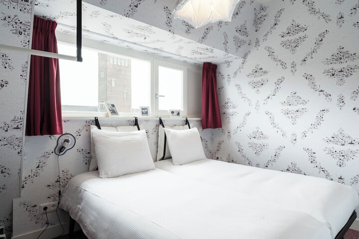 Room 6 of 43