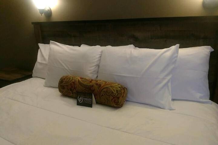 Suite King Bed Sofa (3 of 8)
