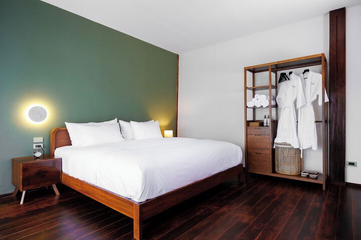 Room 6 of 38